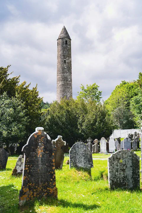 Ralph de Ufford arrives in Ireland